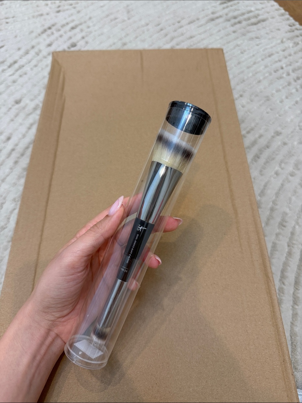 IT Cosmetics Duel-Ended Buff & Blend no 23